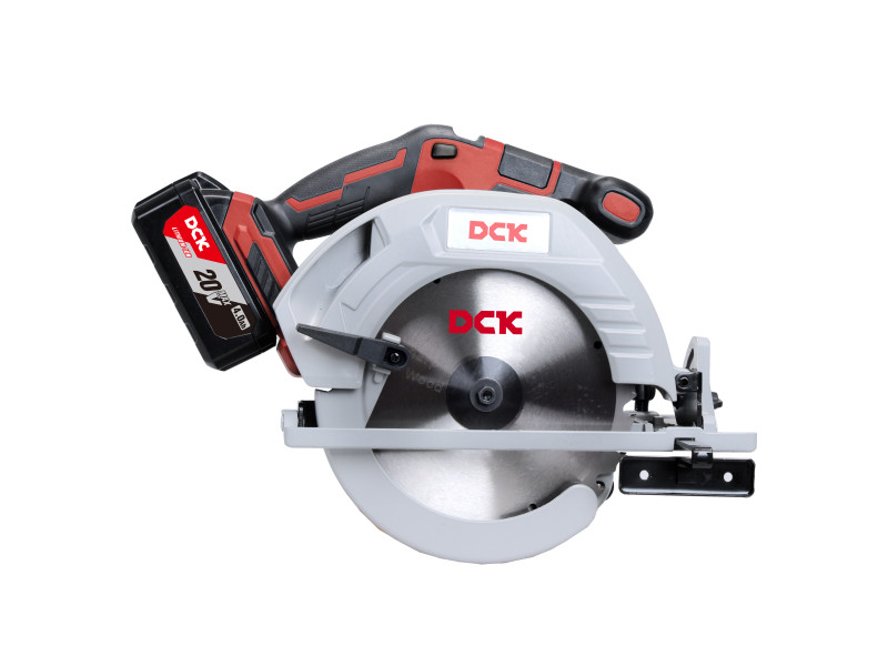 DCK Akkus körfűrész 185 mm szénkefe nélküli 20 V (2 x 4,0 Ah akku + töltő)