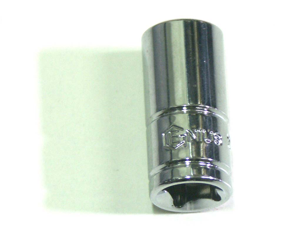 GENIUS Bit befogó adapter (dugókulcs szárhoz/hajtóhoz) 1/4"-ról 1/4"-ra